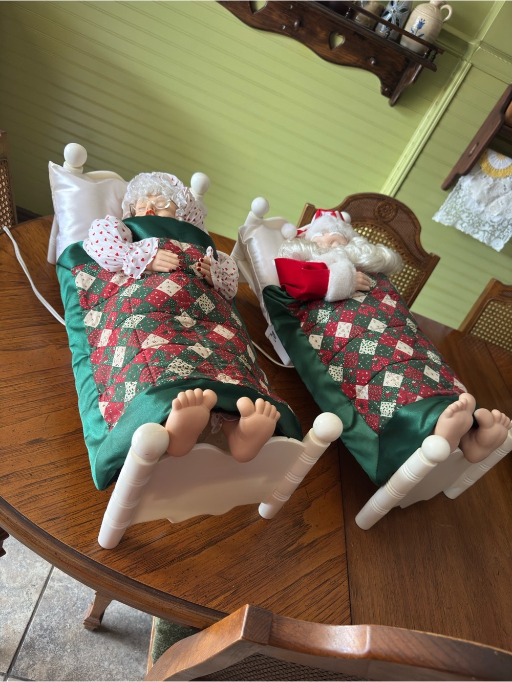 VINTAGE 1990 TELCO MOTION-ETTES SLEEPING SANTA & MRS. CLAUS – ANIMATED, SNORING